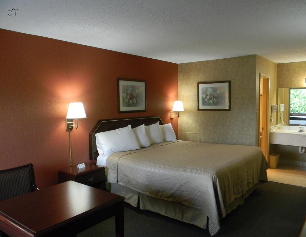Econo Lodge Lynchburg Exteriör bild